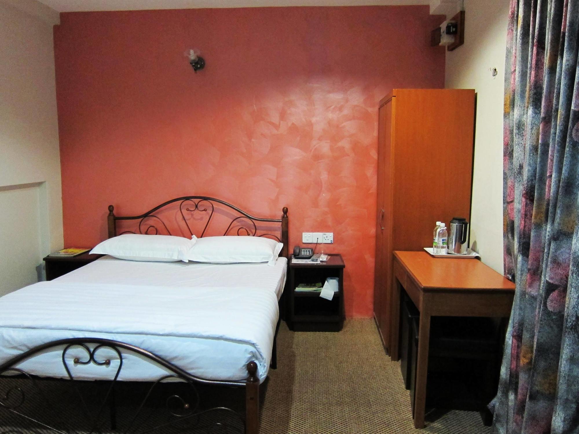 Oriental Inn Кучінг Екстер'єр фото