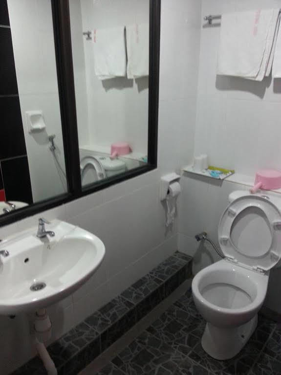Oriental Inn Кучінг Екстер'єр фото