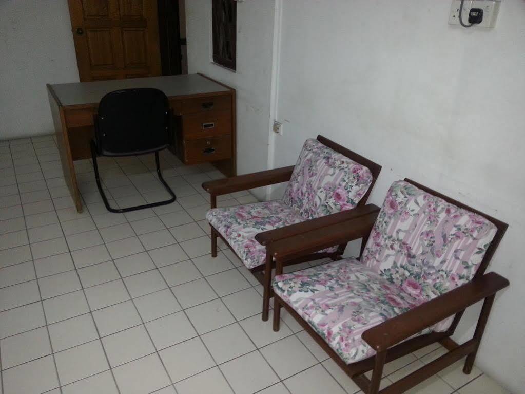 Oriental Inn Кучінг Екстер'єр фото