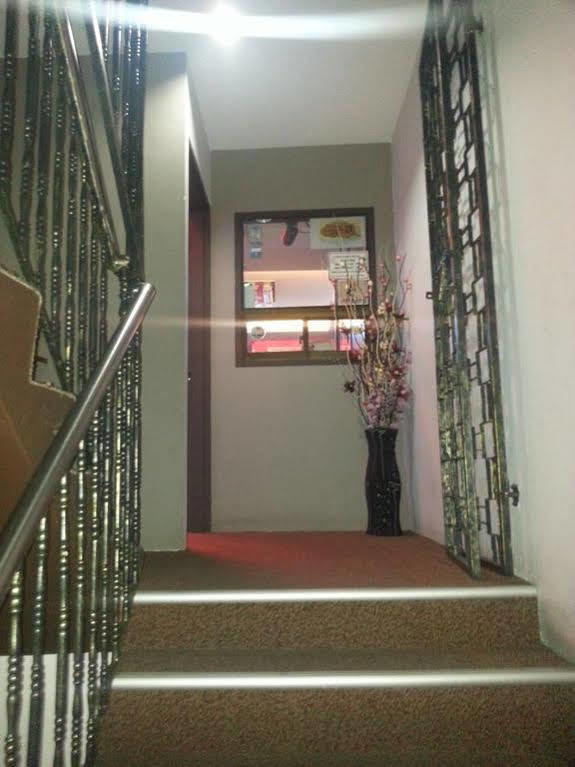 Oriental Inn Кучінг Екстер'єр фото