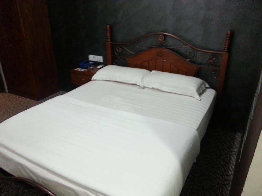 Oriental Inn Кучінг Екстер'єр фото