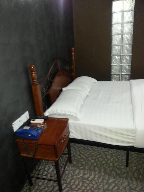 Oriental Inn Кучінг Екстер'єр фото